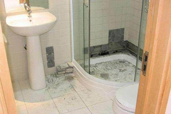 浴室墙面砖脱落了怎么修复(浴室墙面砖脱落了怎么修复视频)