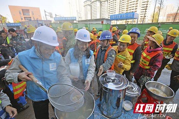 贴砖工人在哪个平台找活(贴砖工人在哪个平台找活最好)