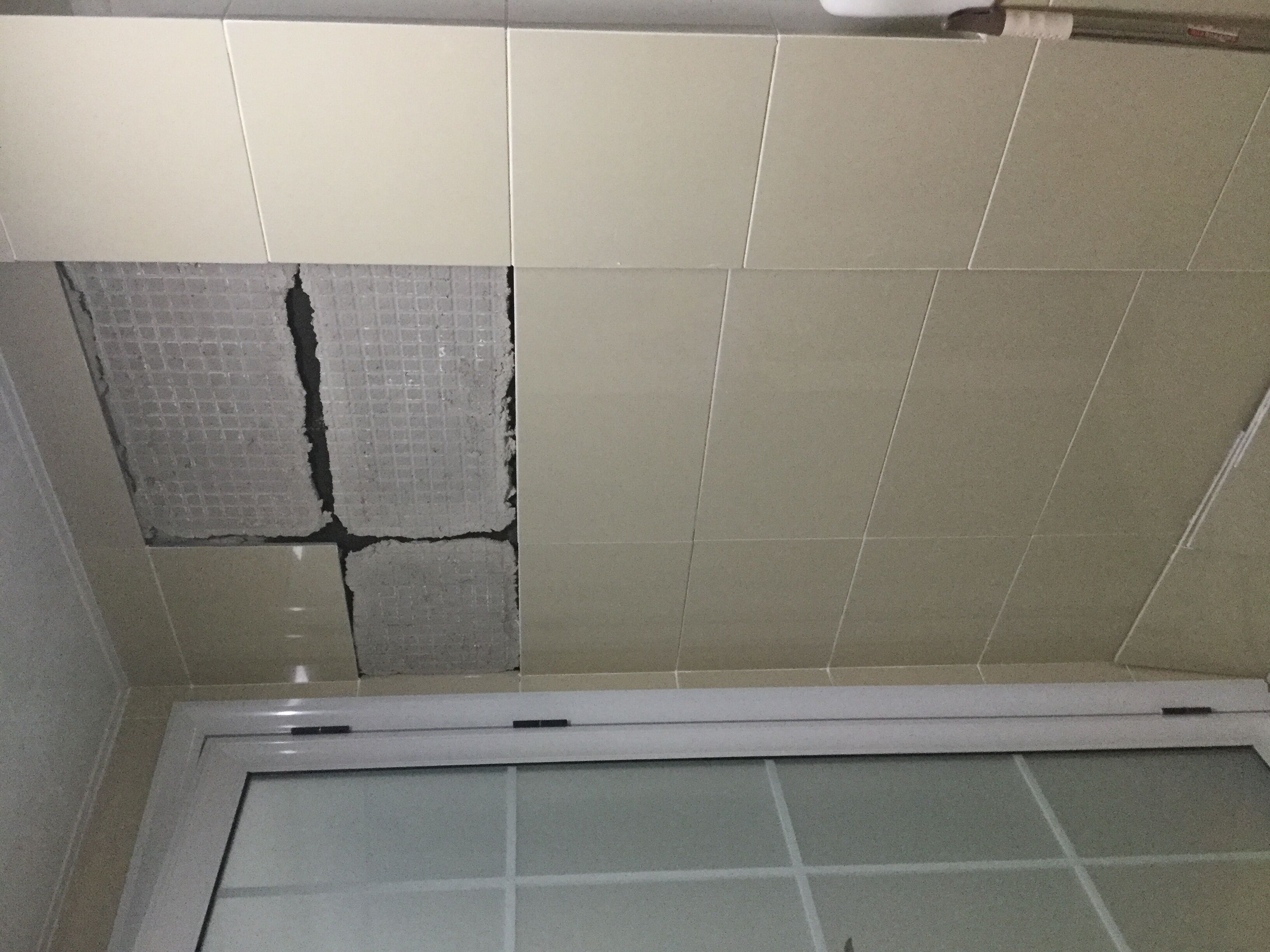 墙面砖脱落是什么原因造成的(墙面砖脱落是什么原因造成的怎么处理) 墙面砖脱落是什么原因造成的(墙面砖脱落是什么原因造成的怎么处理)