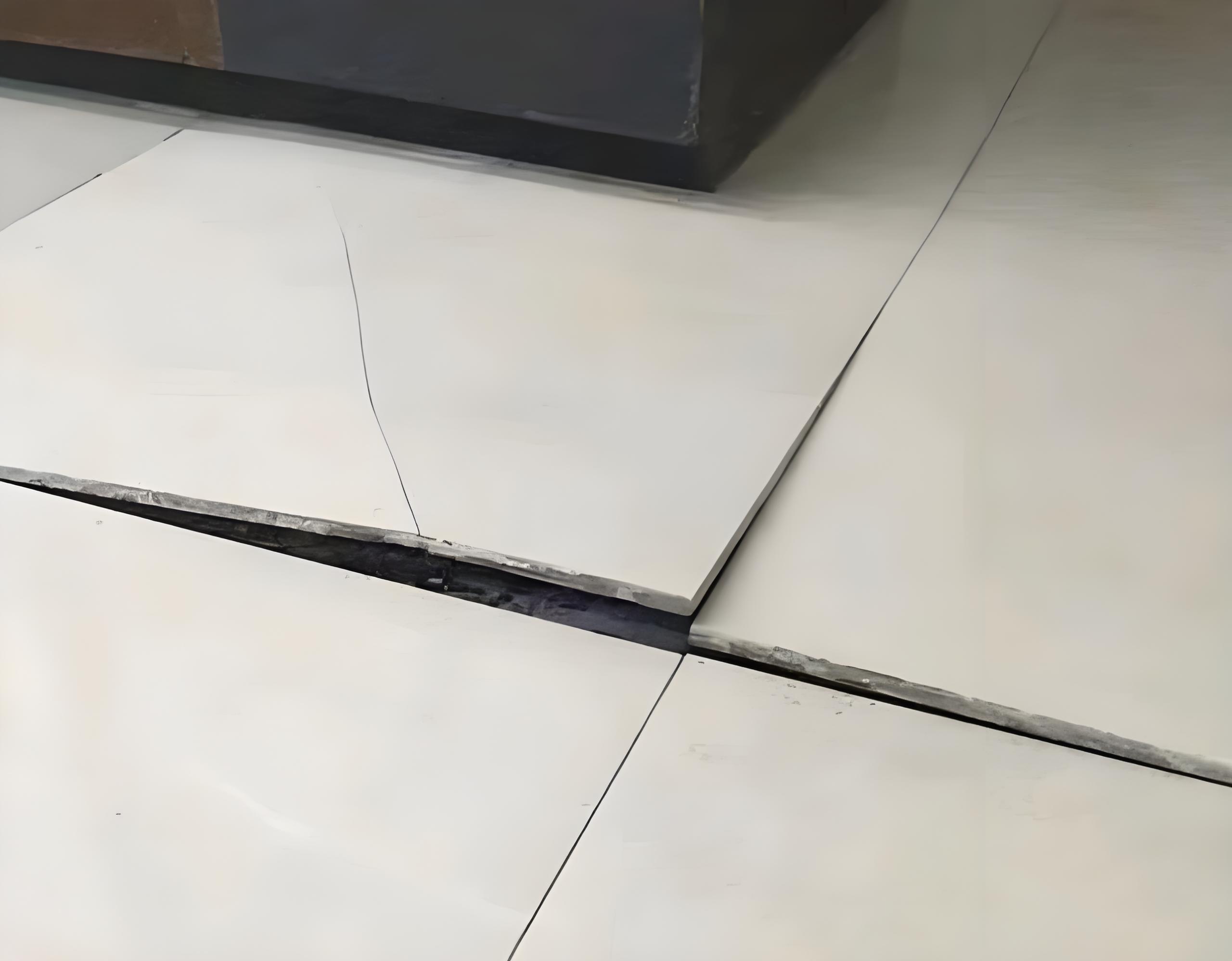 地面瓷砖空鼓的原因有哪些(地面瓷砖空鼓会造成什么问题)